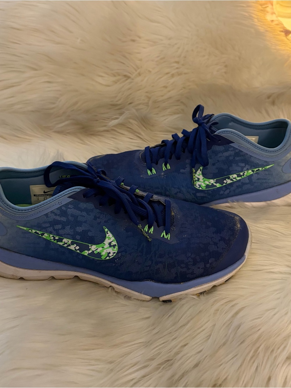 Nike Women's Blue Athletic Running Shoes with Green Accent Swoosh